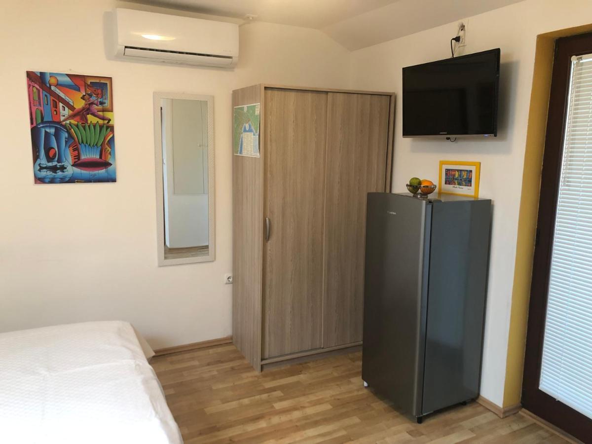 Studio Neven With Sea View Baška Exteriör bild